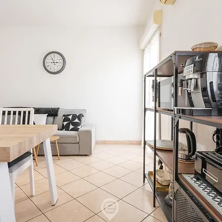 Estay - Domu Sant'andrea - Aircon - Wifi - Balcony アパート クアルトゥ・サンテーレナ